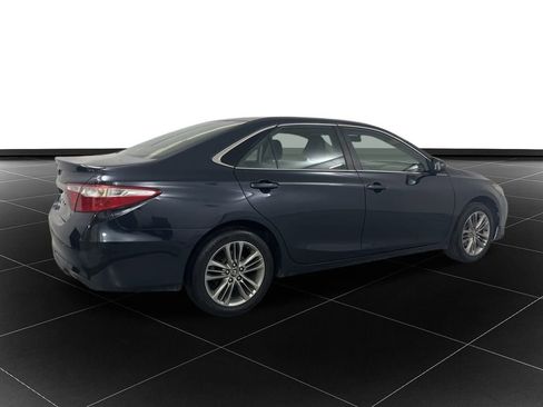 Used 2017 Toyota Camry SE image 5