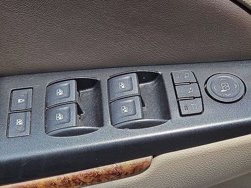 Used 2020 Chevrolet Suburban Premier AWD/4WD image 15
