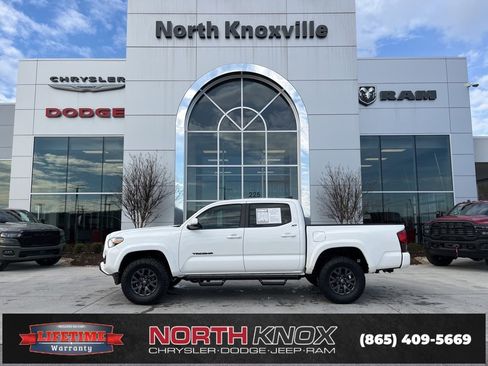 Used 2023 Toyota Tacoma SR5 w/ Technology Package image 2