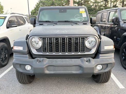 Used 2024 Jeep Wrangler Unlimited Sport AWD/4WD image 2