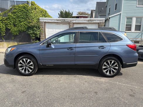 Used 2017 Subaru Outback 2.5i Limited AWD/4WD image 5