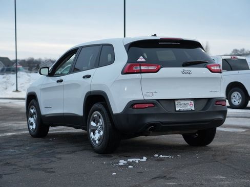 Used 2017 Jeep Cherokee Sport image 5