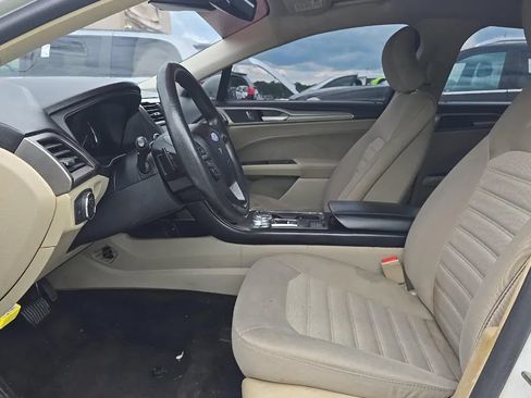 Used 2018 Ford Fusion SE FWD image 5