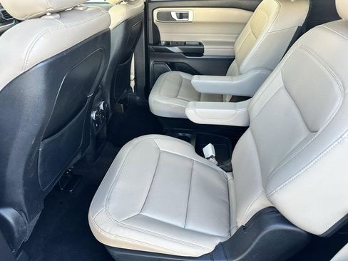 Used 2020 Ford Explorer XLT w/ Equipment Group 202A image 6