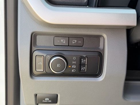 Used 2024 Ford F550 4x4 Crew Cab Super Duty w/ XLT Value Package image 18