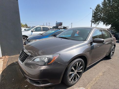 Used 2014 Chrysler 200 Touring w/ 200 S Group FWD image 2