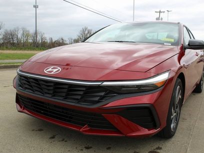 New 2025 Hyundai Elantra SEL w/ Cargo Package