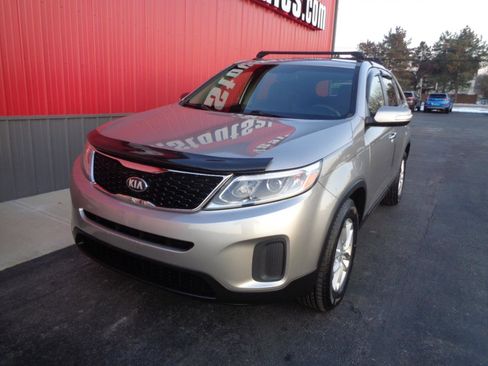 Used 2014 Kia Sorento LX image 1