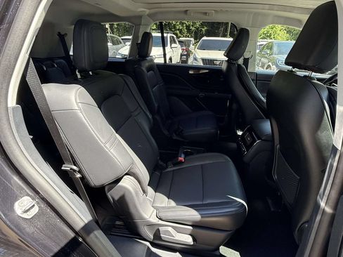 Used 2025 Lincoln Aviator AWD image 10