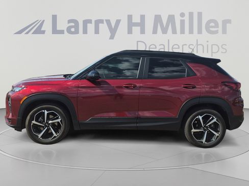 Used 2022 Chevrolet TrailBlazer RS w/ Sun and Liftgate Package FWD image 2