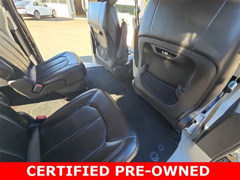Used 2024 Chrysler Pacifica Touring-L image 12
