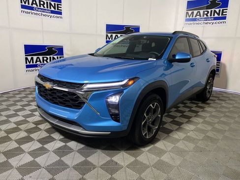 Used 2025 Chevrolet Trax LT w/ Driver Confidence Package FWD image 14