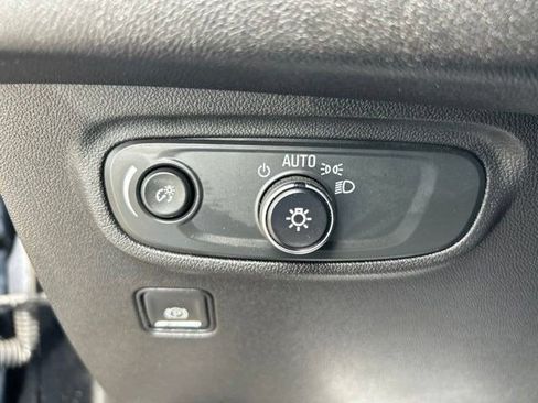Used 2024 GMC Terrain SLE w/ Driver Convenience Package FWD image 19