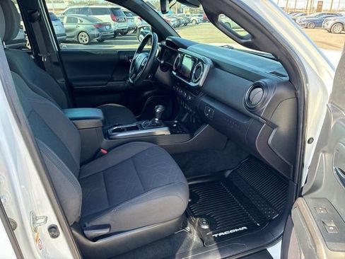 Used 2019 Toyota Tacoma TRD Off-Road image 25
