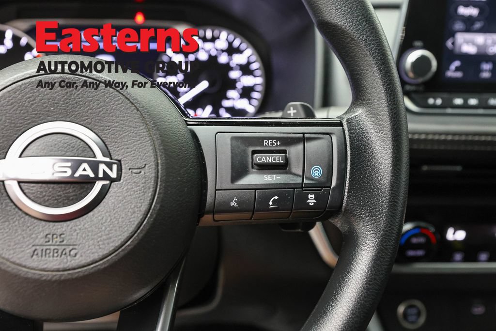 Used 2023 Nissan Rogue SV AWD/4WD image 16