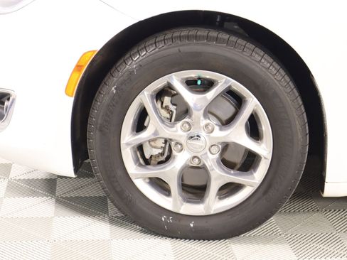 Used 2017 Chrysler Pacifica Limited w/ UConnect Theater Package image 21