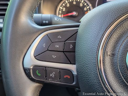 Used 2019 Jeep Renegade Latitude FWD image 13