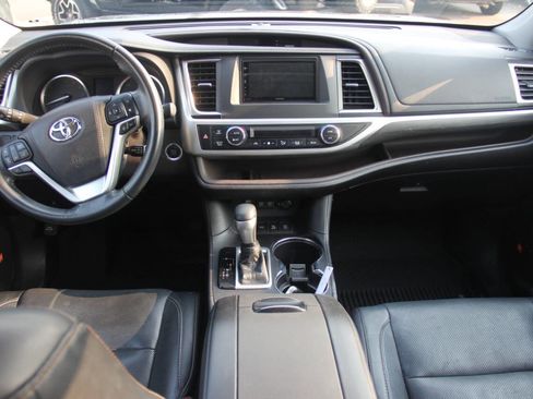 Used 2018 Toyota Highlander Limited AWD 4dr SUV image 20