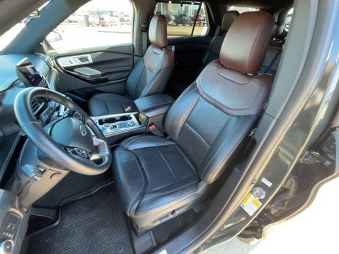 Used 2022 Ford Explorer Platinum w/ Technology Package image 15