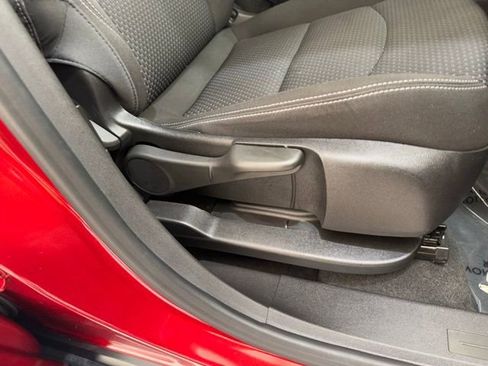 Used 2024 GMC Terrain SLE image 17