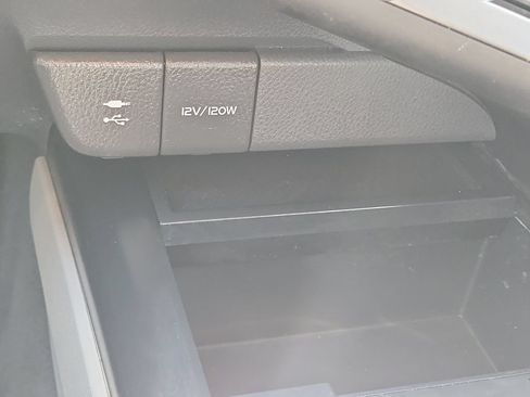 Used 2018 Toyota Camry SE FWD image 17