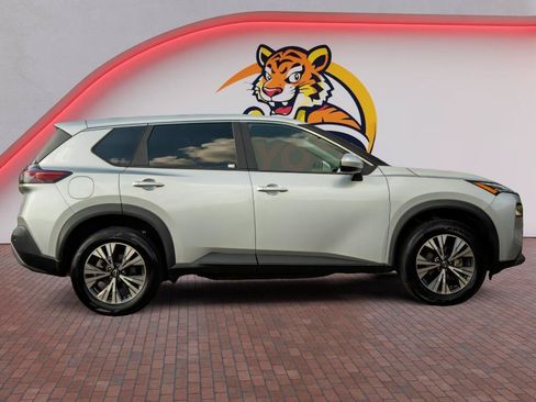 Used 2023 Nissan Rogue SV FWD image 4
