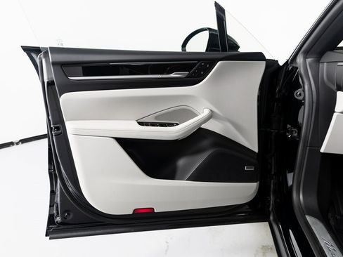 New 2025 Porsche Macan 4 Electric image 20