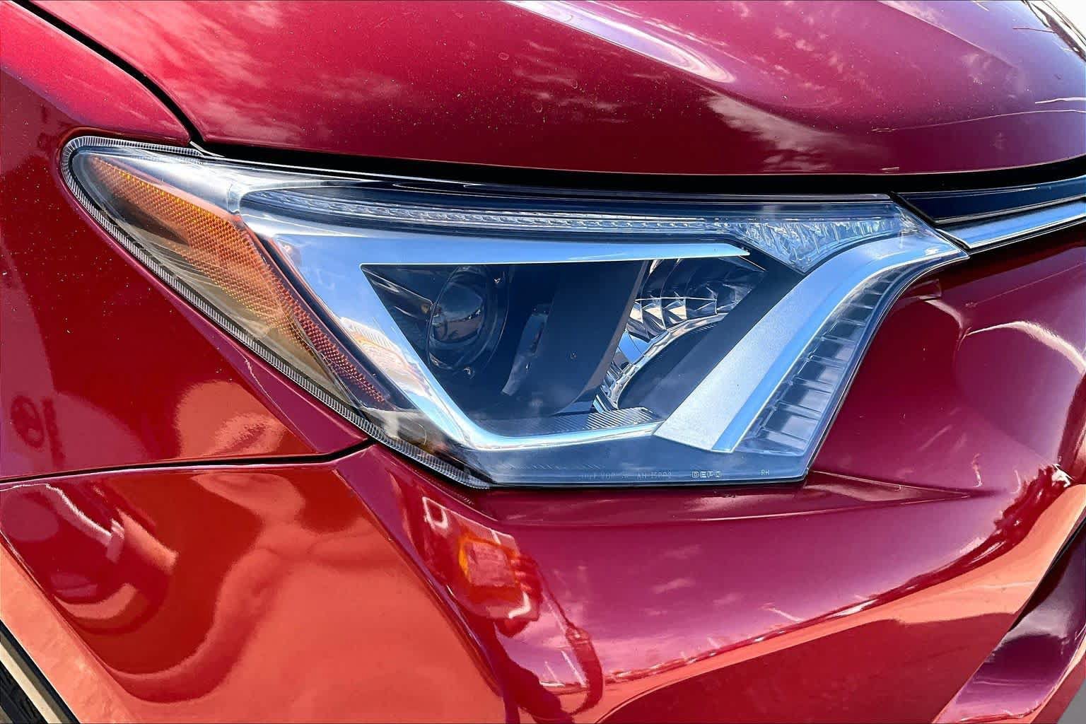 Used 2017 Toyota RAV4 LE FWD image 28