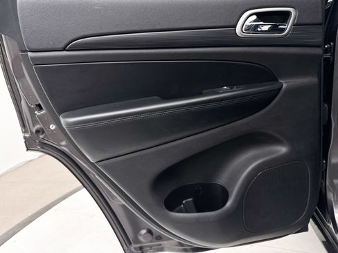 Used 2019 Jeep Grand Cherokee Altitude RWD image 27