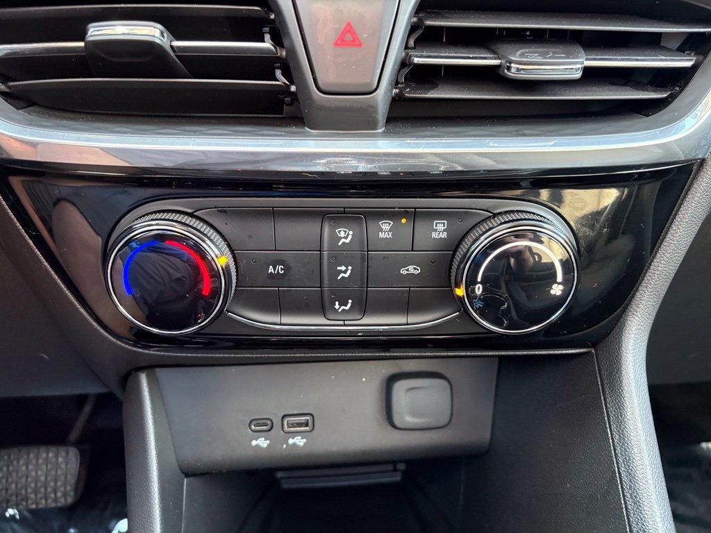 Used 2024 Buick Encore GX Sport Touring w/ Advanced Technology Package AWD/4WD image 23