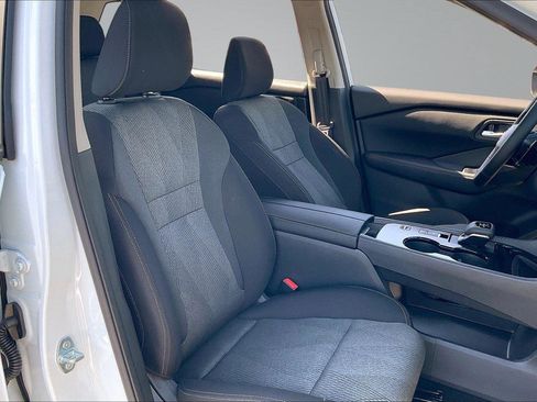 New 2026 Nissan Rogue SV FWD image 9