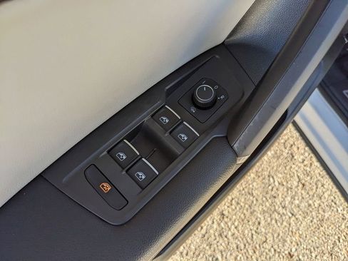 Used 2020 Volkswagen Tiguan SE R-Line image 18