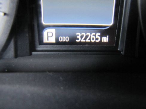 Used 2020 Toyota Sienna XLE w/ XLE Navigation Package FWD image 32