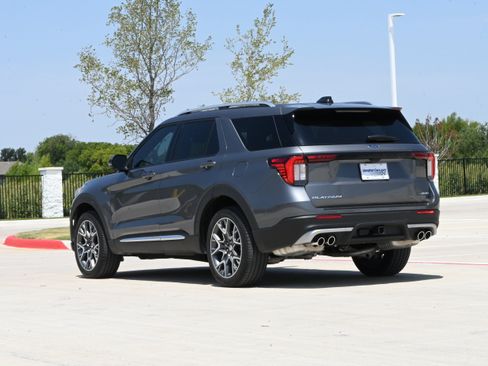 Used 2025 Ford Explorer Platinum w/ Ultimate Package AWD/4WD image 7