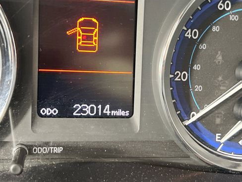 Used 2018 Toyota Corolla LE FWD image 12