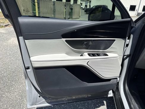 New 2026 Lincoln Nautilus Premier AWD/4WD image 18