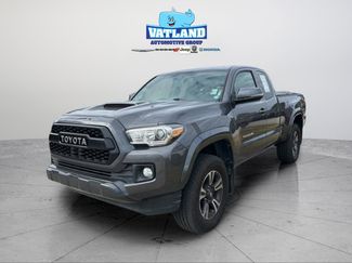 Used 2017 Toyota Tacoma TRD Sport video 1