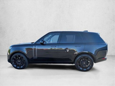 Used 2025 Land Rover Range Rover SE AWD/4WD image 9