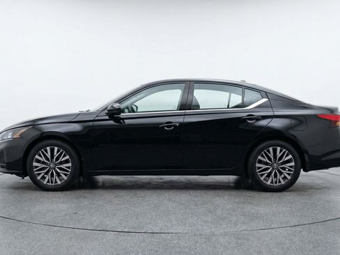 Used 2025 Nissan Altima 2.5 SV image 5