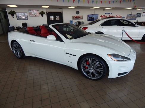 Used 2011 Maserati GranTurismo Convertible RWD image 1