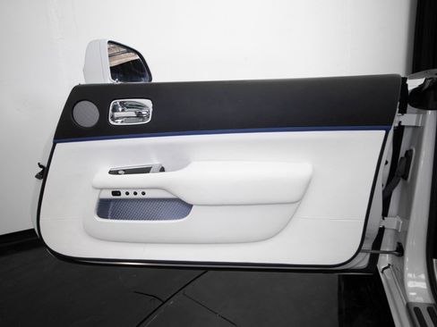 Used 2017 Rolls-Royce Dawn image 52