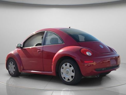 Used 2010 Volkswagen Beetle Coupe image 4