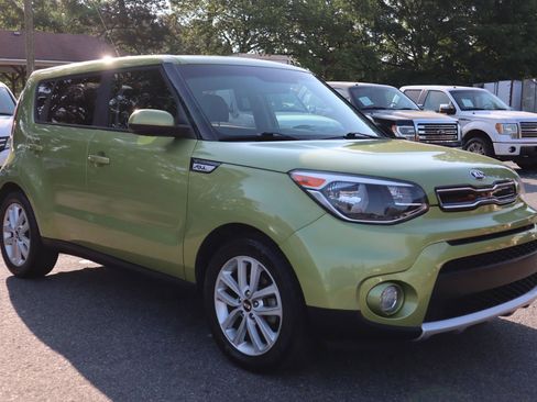 Used 2017 Kia Soul + FWD image 3