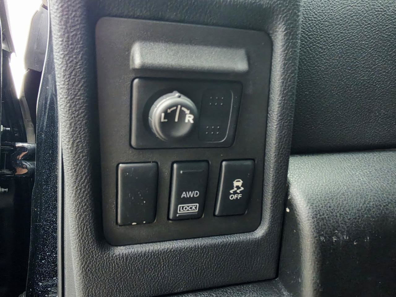 Used 2013 Nissan Rogue SV w/ Premium Pkg AWD/4WD image 25