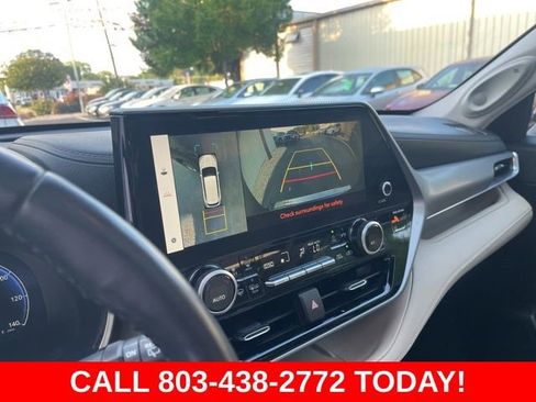 Used 2023 Toyota Highlander Platinum FWD image 27