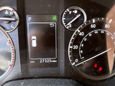 Used 2022 Lexus GX 460 Premium w/ Accessory Package image 23