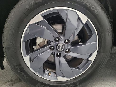 Used 2024 Nissan Rogue SV FWD image 31