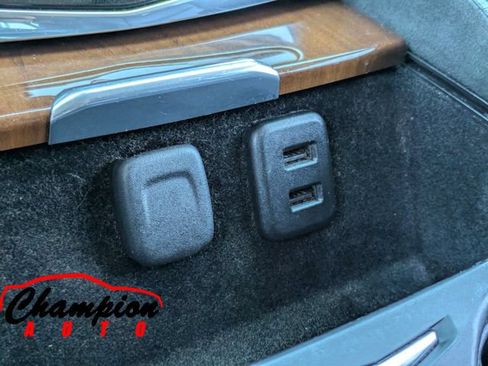 Used 2017 Cadillac Escalade Premium Luxury RWD image 29