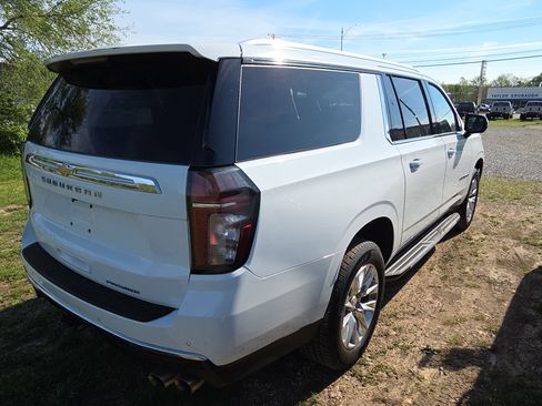 Used 2023 Chevrolet Suburban Premier image 6