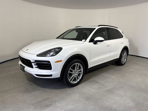 Certified 2022 Porsche Cayenne w/ Premium Package Plus image 1